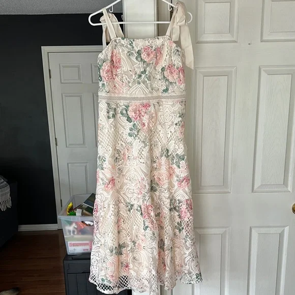 Floral Lace Midi Dress - Picture 1 of 4